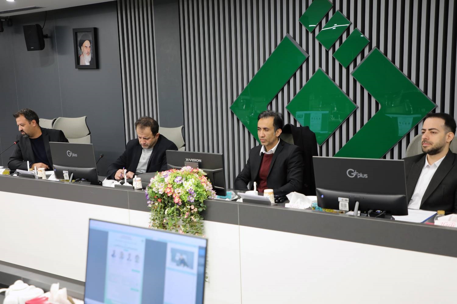 برگزاری نشست تخصصی «چارچوب‌های بین‌المللی ارزیابی ریسك نیروگاه‌های برق» در پژوهشكده بیمه