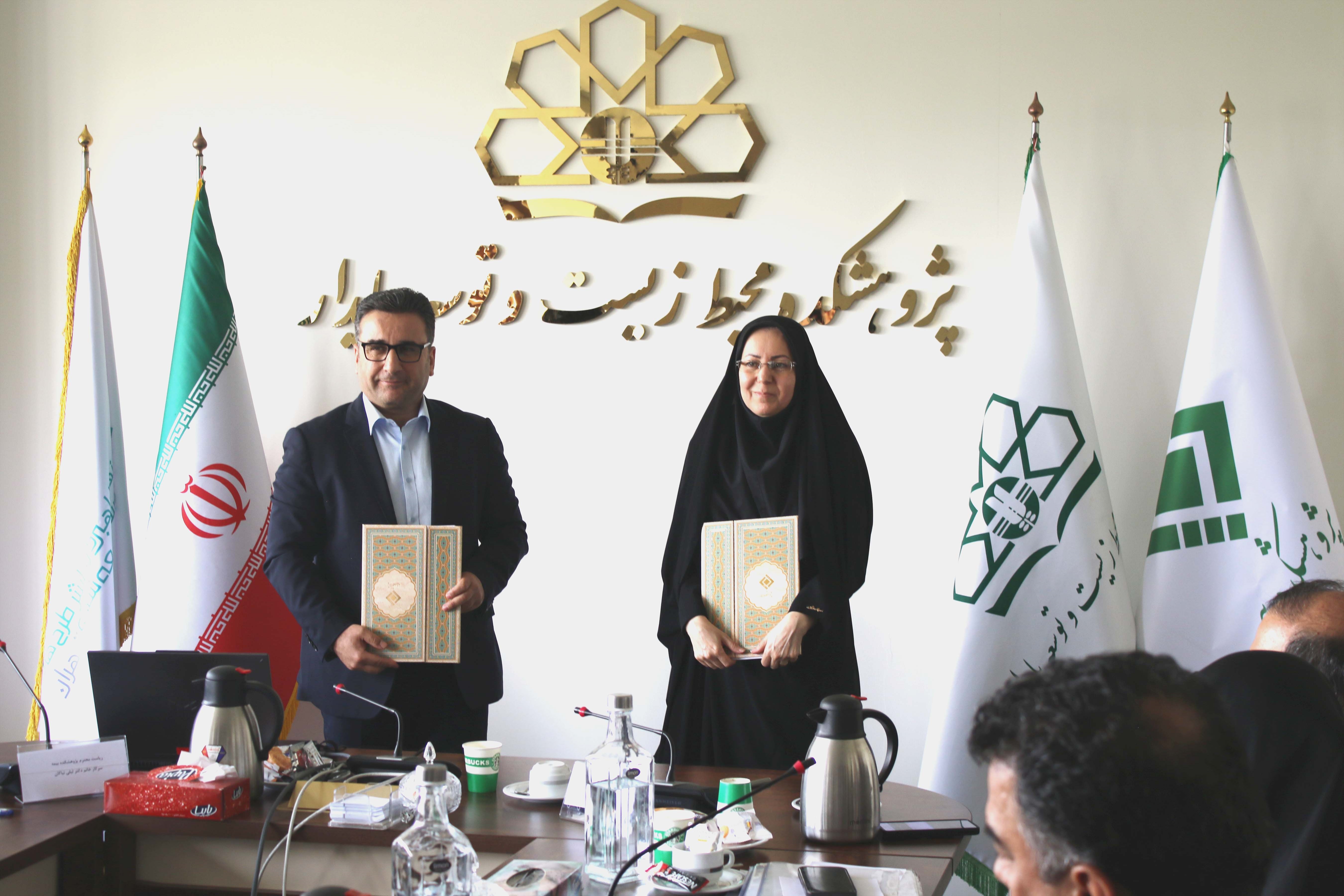 انعقاد تفاهم‌نامه همكاری مشترك میان پژوهشكده بیمه و پژوهشكده محیط زیست و توسعه پایدار